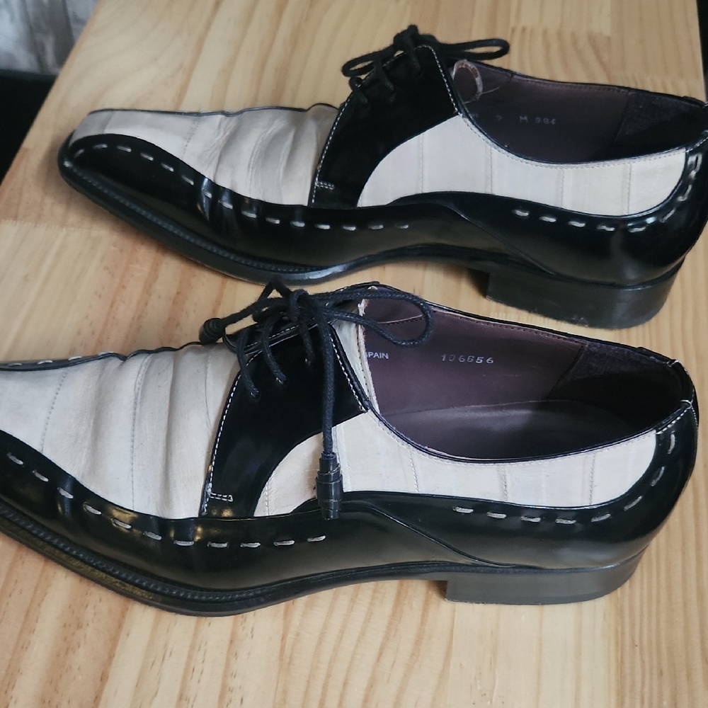 Black and Cream Oxford Spectator Shoes - Picture 2 of 4